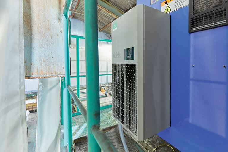 Cooling of panel of the straightening machine