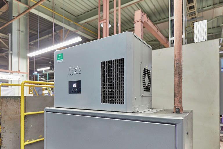 Cooling of panel of the transport device