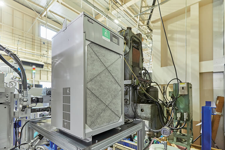Cooling hydraulic oil in broaching machines
