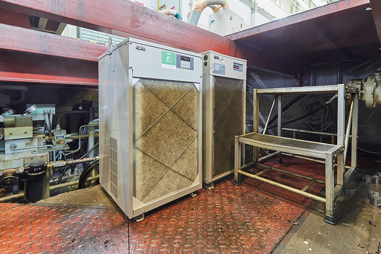 Hydraulic oil cooling for 6-axis milling machines