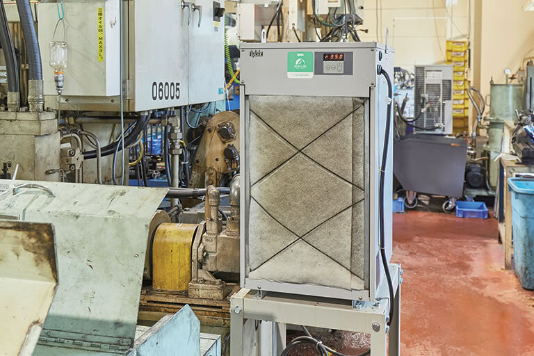 Cooling hydraulic oil in broaching machines