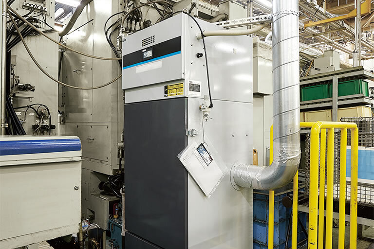 Dust collection during dry cutting